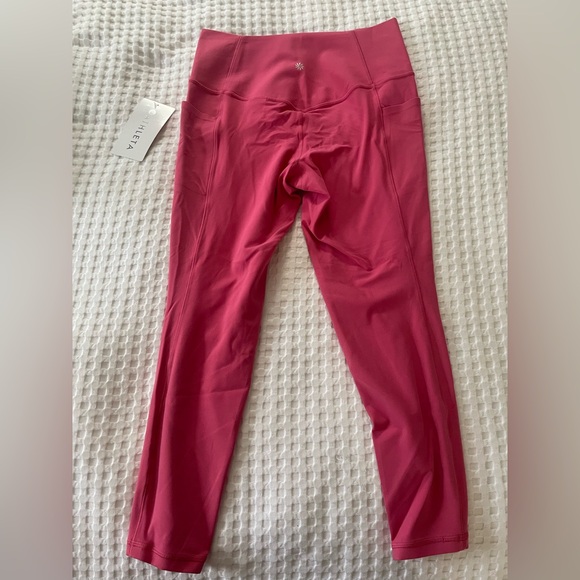 NWT Athleta size M Salutation Stash 7/8 Tight NWT - Picture 2 of 8